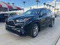 2022 Toyota Highlander Hybrid Platinum