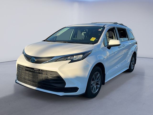 2025 Toyota Sienna LE