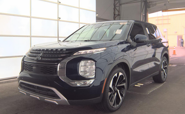 2023 Mitsubishi Outlander SE