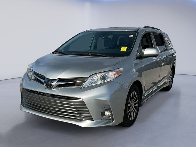2020 Toyota Sienna XLE