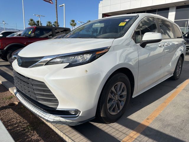 2023 Toyota Sienna XLE